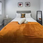 Sleek 2-Bedroom Stay In Belfast