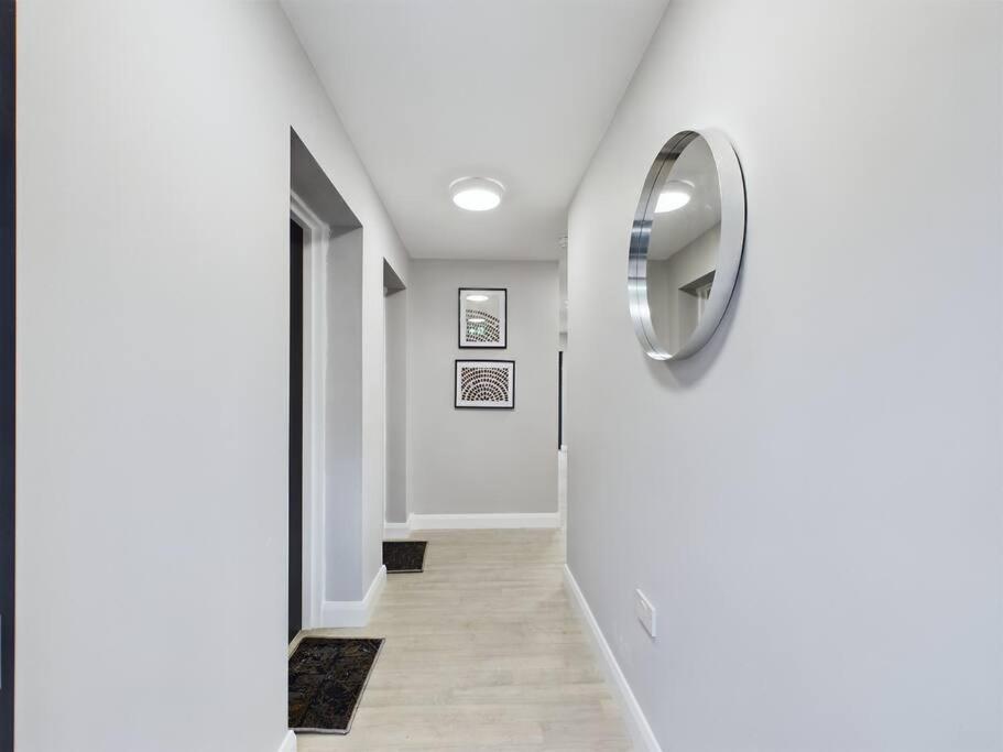 Apartment Sleek 2-bedroom In *